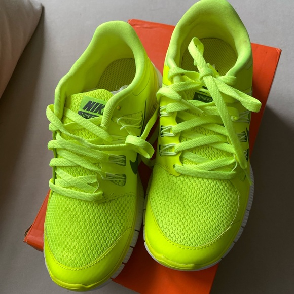 WOMENS NIKE FREE 5.0+ SIZE 6 COLOR BRIGHT GREEN - Picture 3 of 7